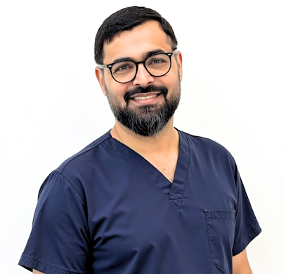 Dr Mandeep Lamba | Ophthalmologist In Dubai