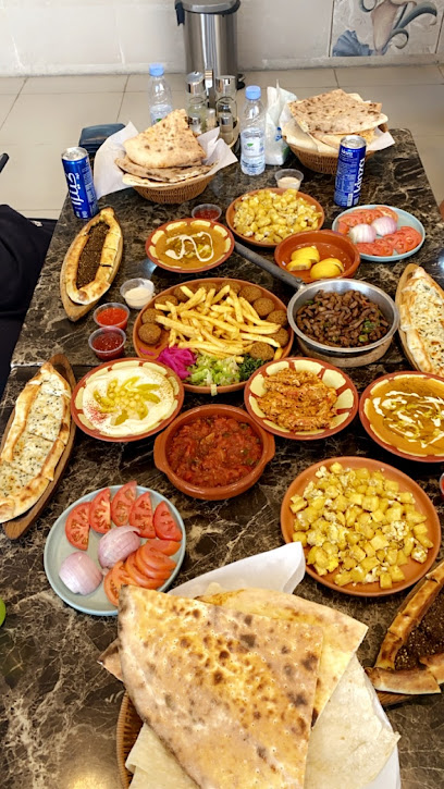 مطعم زيت وحمص