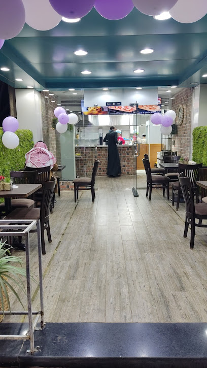 مطعم توت اسود