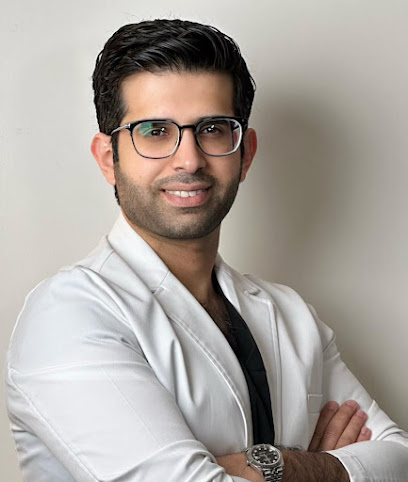 د. أنس الجاسر ( جراح تجميل ) Dr. Anas Aljasir