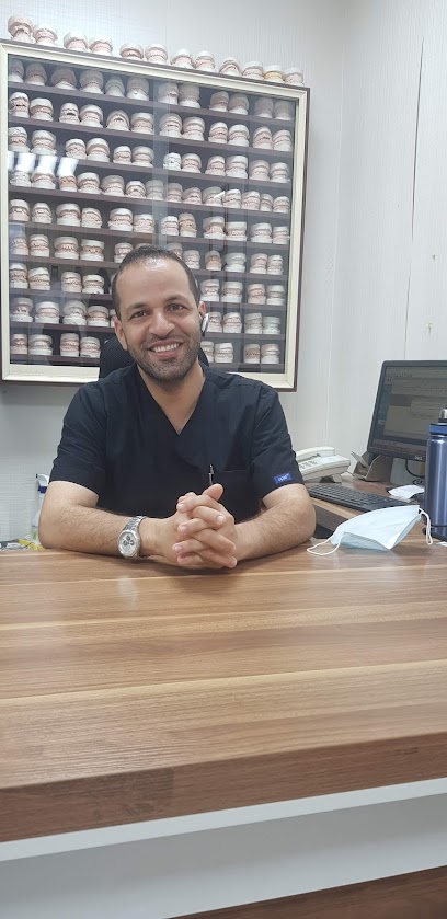 د.محمد اكرم شبانه اختصاصي تقويم الاسنان مكه في مجمع أضواء العاصمه الفضيه الطبي