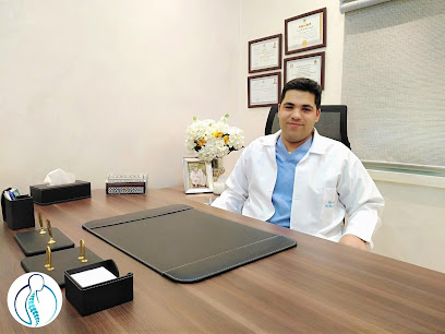 الدكتور عبدالله عاقلة افضل طبيب ديسك في الأردن