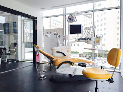 الدكتور احمد شهاب الدين Doctor طبيب اسنان اختصاص زراعة اسنان تجميل اسنان