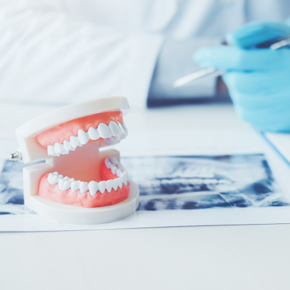 الدكتور علي خليلي - طبيب أسنان في مجمع وايت مون الطبي