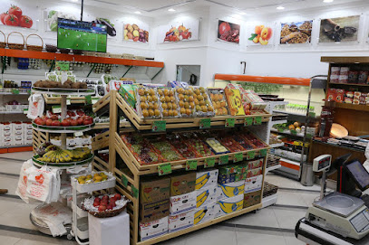 عالم الفواكه للخضار والفواكه والمواد الغذائيه