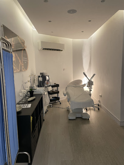 Derma Clinica Qurum عيادة ديرما كلينيكا القرم