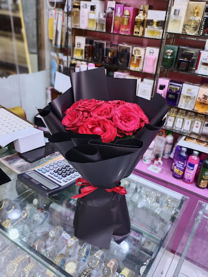 محل زهرة لينا للورد والهدايا عطور مكياج