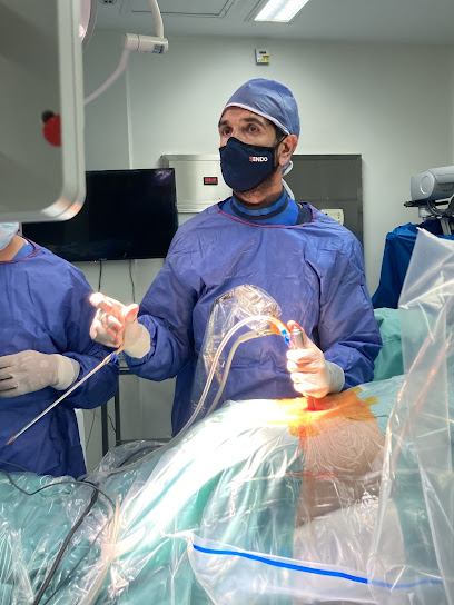 الدكتور زيد خليفة اخصائي جراحة الدماغ والأعصاب والعمود الفقري بالمنظار