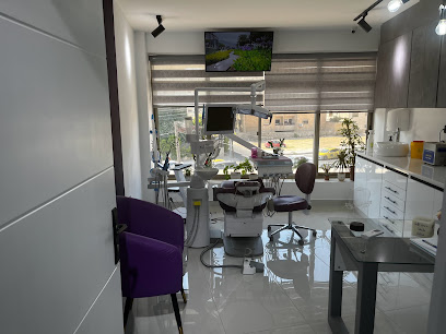 Dr Samar Halayqa dental clinicد سمر حلايقه لطب وجراحة الفم والأسنان