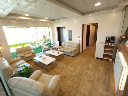 عيادة د.أحمد المناصير لطب وتجميل الفم والاسنان