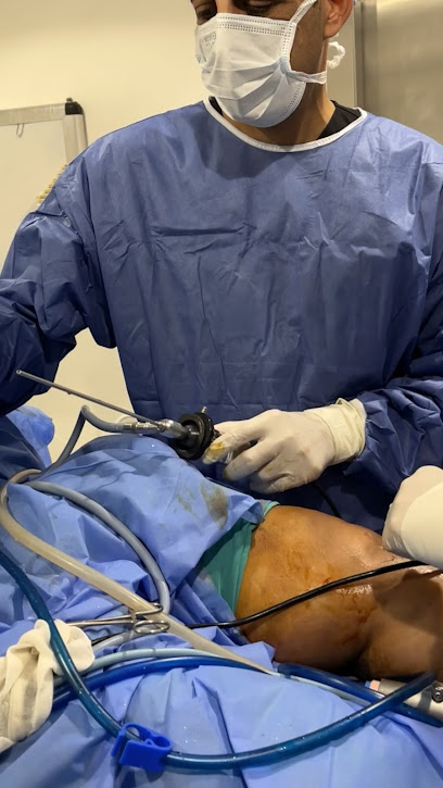 دكتور / أسامة لطفي أبوزيد - استشاري جراحة العظام