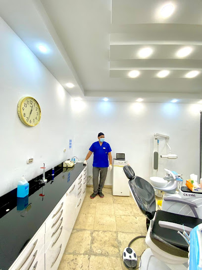 الدكتور محمد وضاح طبيب و جراح الفم الاسنان