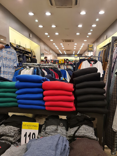 محل تخفيضات دانيال هاتشير و أو آر