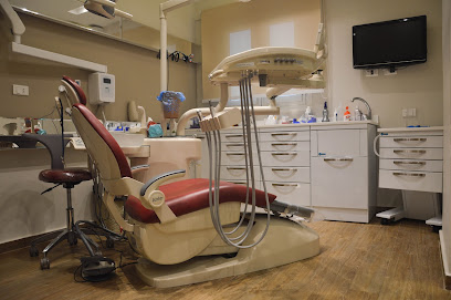 Dr Amr Essam Dental Clinic عياده دكتور عمرو عصام لعلاج و تجميل و زراعه الاسنان