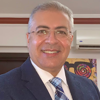 عيادة الدكتور ابراهيم علام استاذ جراحة وطب العيون بكلية الطب جامعة الاسكندرية