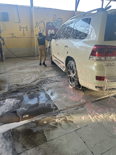 مركز المظهر الذهبي لتلميع السيارت