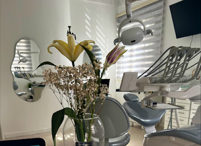 Cabinet dentaire Lys Dental Clinic عيادة طب الاسنان Dr.Ziane .I. A