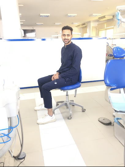 عيادة دكتور شمس الدين عبدالله_اخصائي طب وجراحة الفم والأسنان