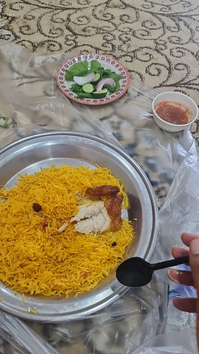 مطعم منيره لتقديم الوجبات للرز البخاري