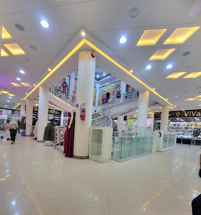 واحة صنعاء مول التجاري