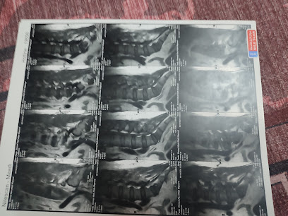 دكتور محمد عبد الرازق استشاري العمود الفقري