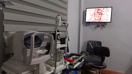 دكتور چون قديس استشاري طب وجراحة العيون