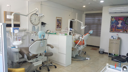 عيادة الحارثية التخصصية لطب الاسنان والتجميل
