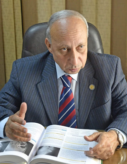 عياده الدكتور عادل حامد عوض الله استاذ العظام