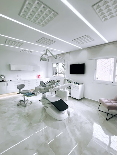 Dr. Amezian Hamza : Clinique dentaire Amezian ( Chirurgien dentiste Tetouan )