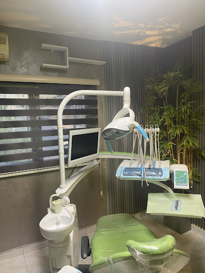 عيادات الدكتور رسمي السعيدات