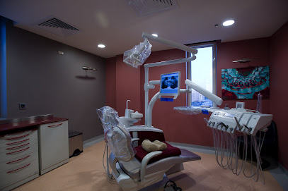 عيادات مزاف لزراعة وتجميل الأسنان