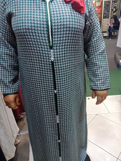 بائع الملابس التقليديه النسائيه