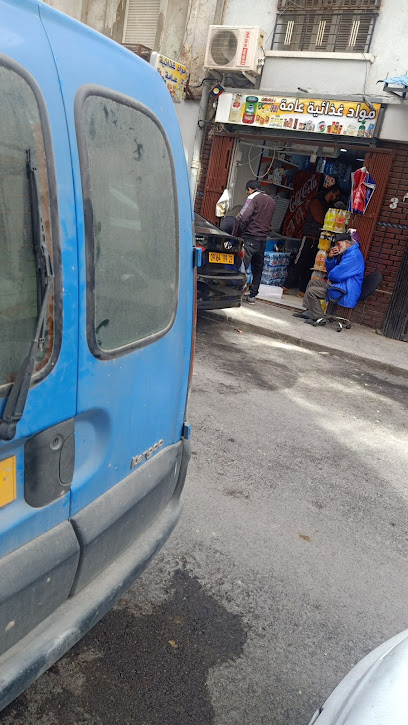 محل مواد غذائية عند جيجلي