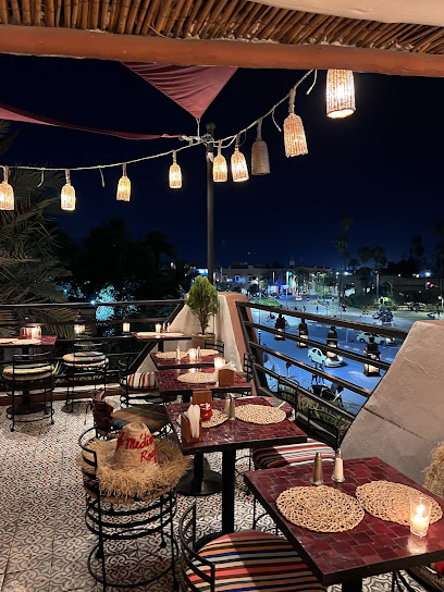 مقهى المدينة الحمراء