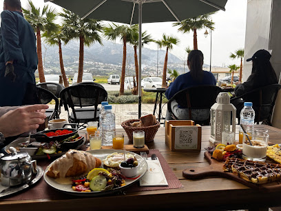 River Front : Café & Restaurant