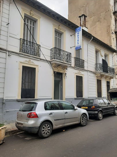 فندق الاستقلال