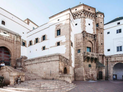 فندق إيبيس عبد المومن، المعاريف.