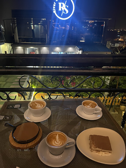 مقهى ضفة النهر