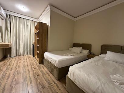 Makani Pyramids View inn