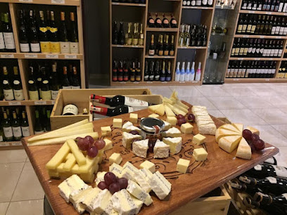 LES GRANDES CAVES DE JOUR ET NUIT: Vins & spiritueux, Fromage, Charcuterie, Vape Shop, Boutique de Cigarettes Electroniques