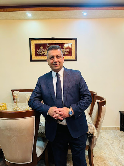 المحامي معاذ عناقرة ماجستير قانون تجاري، مقابل صالة الشرق للاحتفالات ، عمارة فوزي الخياط فوق أسواق الكرم ط ١ ،مكتب رقم ٣.