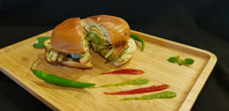 لاري أدا - شارع حمد بن عبدالله