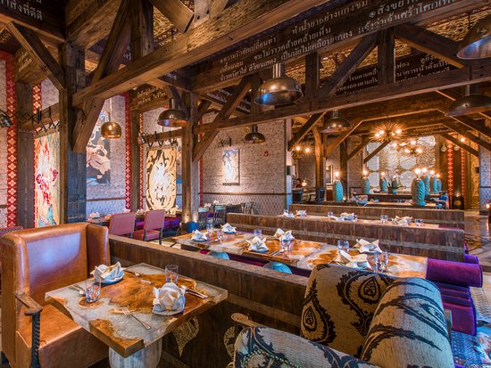 تشارم تاي - كراون بلازا