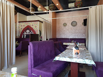 مجالس الشرق - شارع المعارض